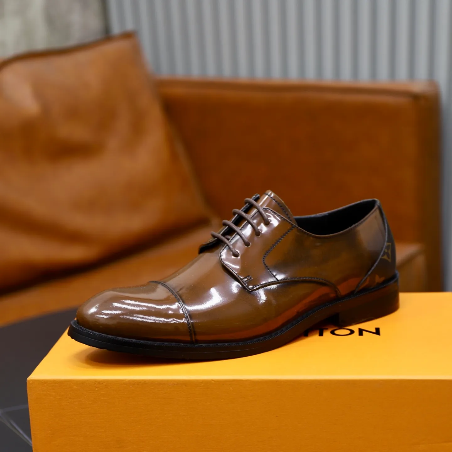 Ex-factory price: 500💰🙅‍♂️🙅‍♂️🙅‍♂️ Brand: LV Louis Vuitton Standard code: Men's size 38-44 (45 can be customized) Grade: Same style as the official website Original order quality Material: Original cowhide surface Comfortable sheepskin lining Original outsole Style category: Men's fashionable casual leather shoes Distinguished big-name luxury elements Top luxury Color: actual picture color